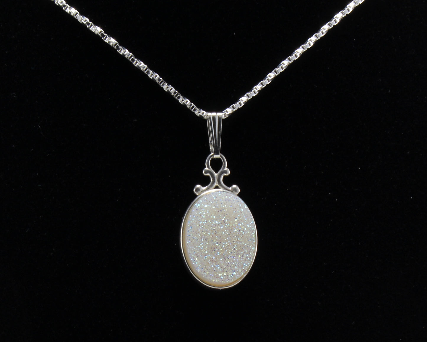Silver Frost Druzy Pendant Necklace – Natural Sparkle with Rustic Elegance